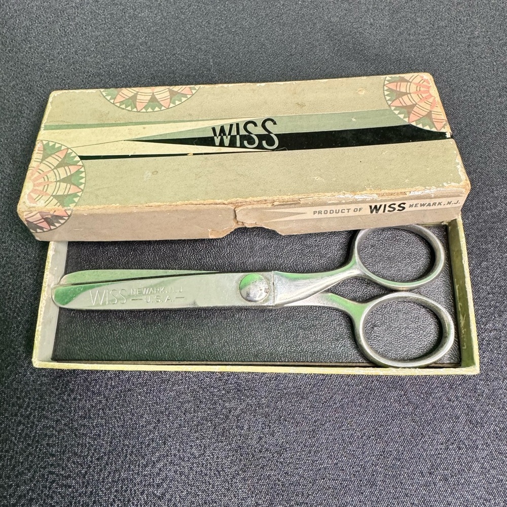 Vintage/Antique  Jr Pinking Shears in BOX! Excellent condition!‎